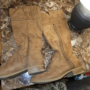 Indigo Tan Heeled Boots with Braided Detail